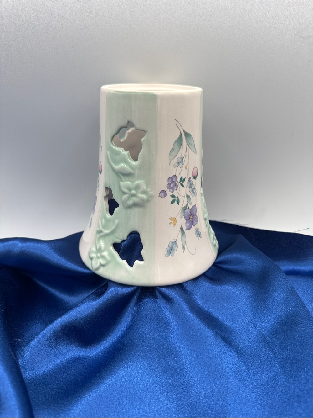 Hand-Painted Ceramic Floral Luminary in Mint Green (Yankee Candle?)